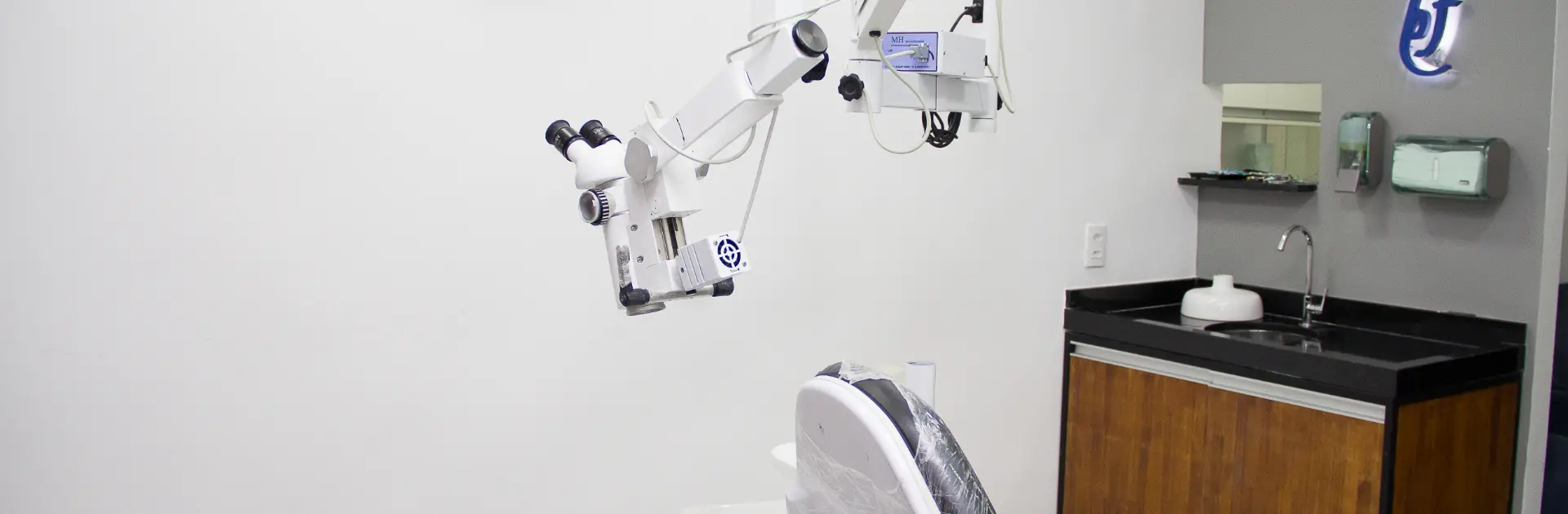 Veja esse nosso artigo sobre: Especialista em Canal com Microscopia – A Evolução da Endodontia