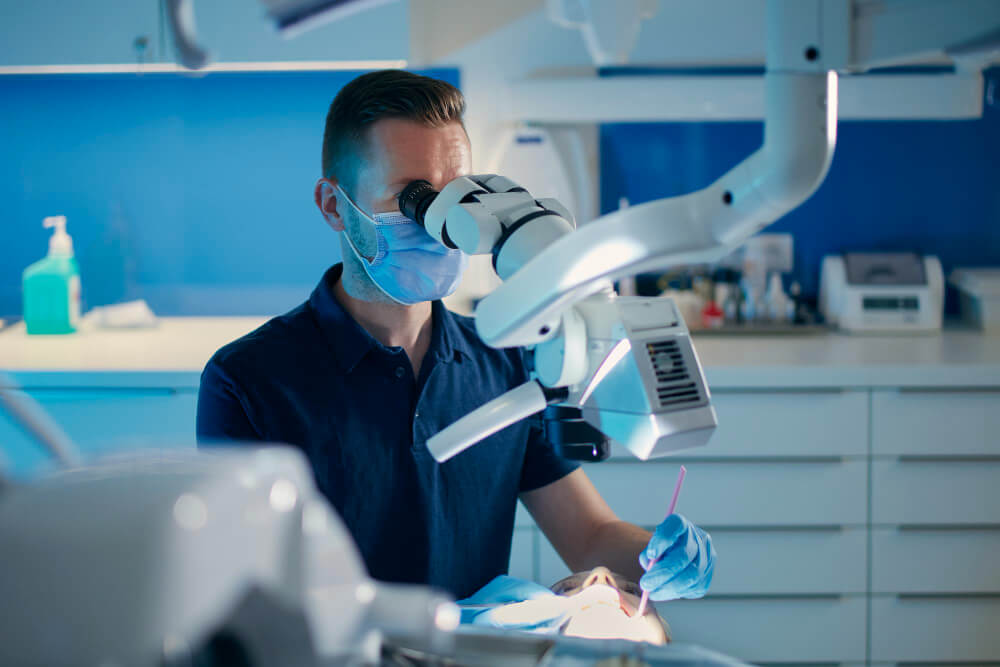 Quando Procurar um Endodontista? Sinais de Que Você Precisa de Tratamento de Canal